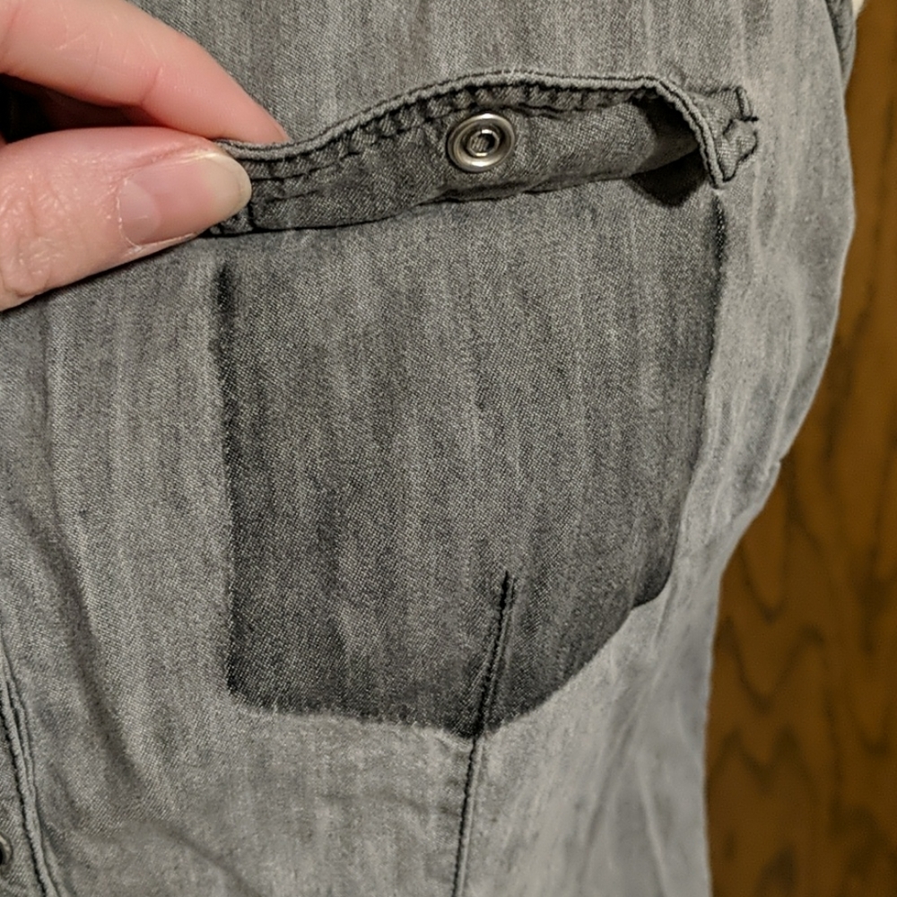 Sleeveless Button Up Top - Picture 4 of 6